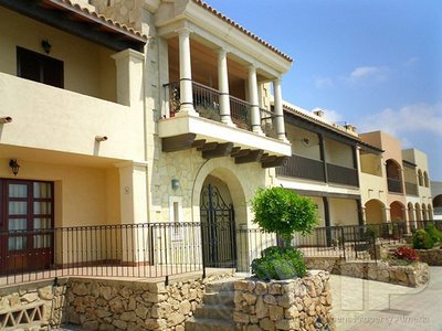 VIP7016: Rijtjeshuis te koop in Desert Springs Golf Resort, Almería
