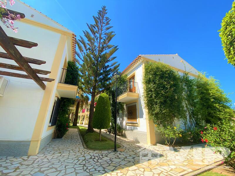 VIP8025: Stadthaus zu Verkaufen in Vera Playa, Almería