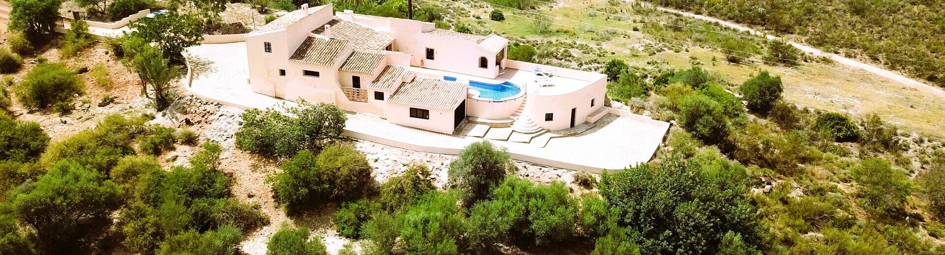 VIP8085: Cortijo for Sale